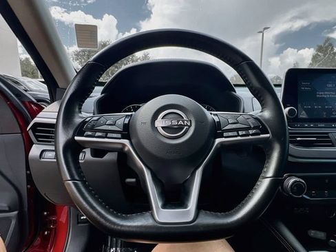 Used 2023 Nissan Altima 2.5 SR AWD/4WD image 16