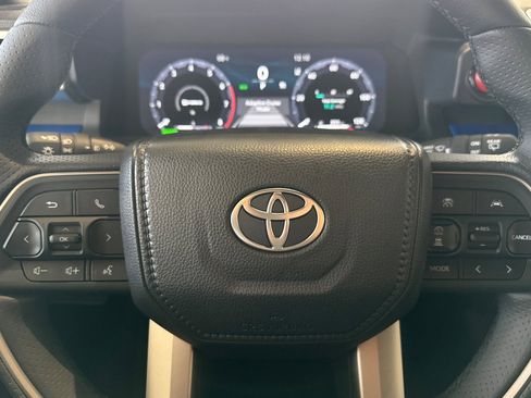 Used 2025 Toyota 4Runner TRD Off-Road image 30