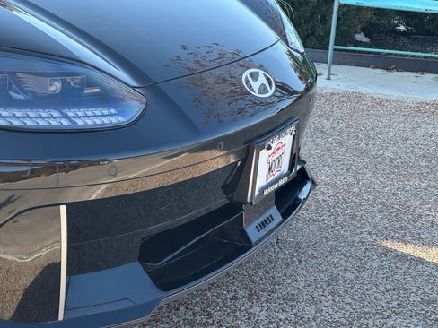 Used 2023 Hyundai Ioniq 6 SEL image 2