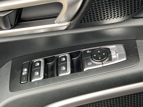 Certified 2025 Kia Telluride LX image 12