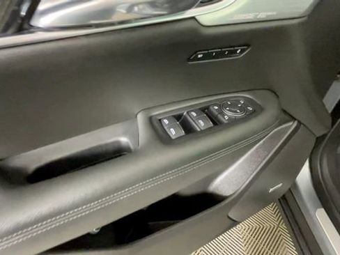 Used 2022 Cadillac XT6 Premium Luxury w/ Technology Package AWD/4WD image 19