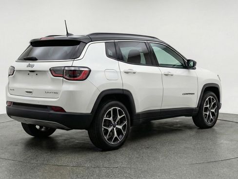 Used 2025 Jeep Compass Limited image 9