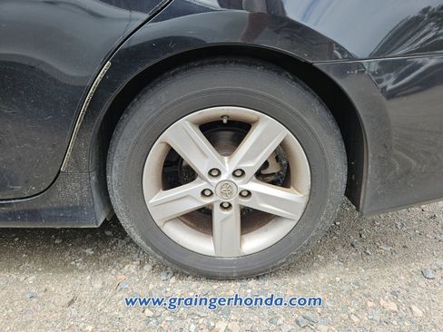 Used 2014 Toyota Camry SE FWD image 10