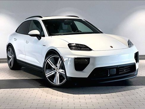 Used 2025 Porsche Macan 4 Electric image 12