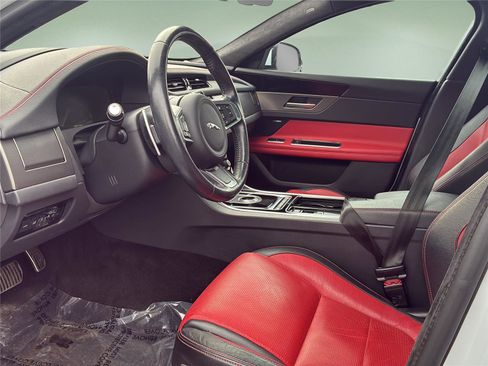 Used 2020 Jaguar XF Checkered Flag image 23