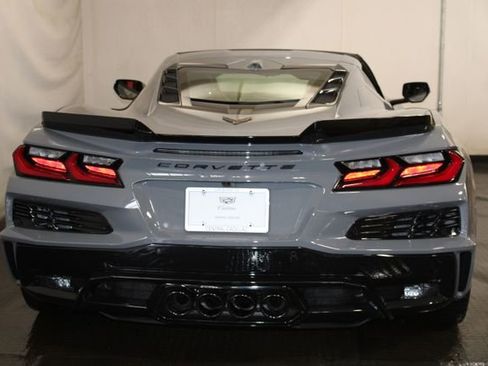 Used 2025 Chevrolet Corvette Z06 RWD image 9