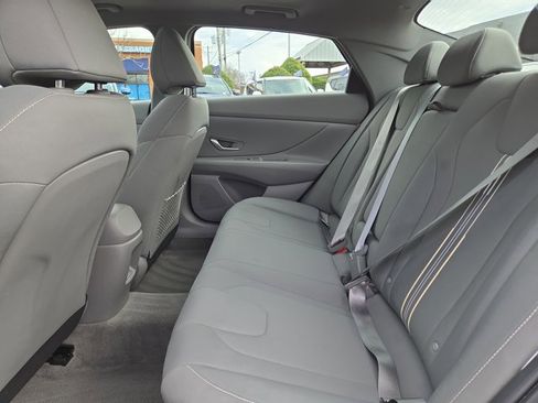 Used 2025 Hyundai Elantra SEL image 12