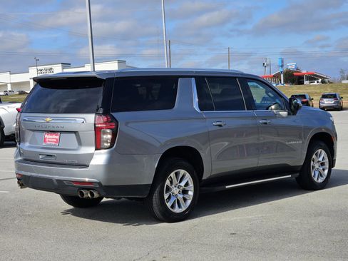 Used 2024 Chevrolet Suburban Premier image 6