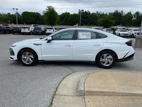 New 2025 Hyundai Sonata SE FWD image 4