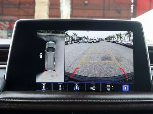 Used 2022 Chevrolet Suburban Z71 w/ Luxury Package image 33