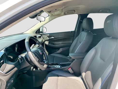 Used 2025 Buick Encore GX Sport Touring w/ Comfort Package FWD image 10