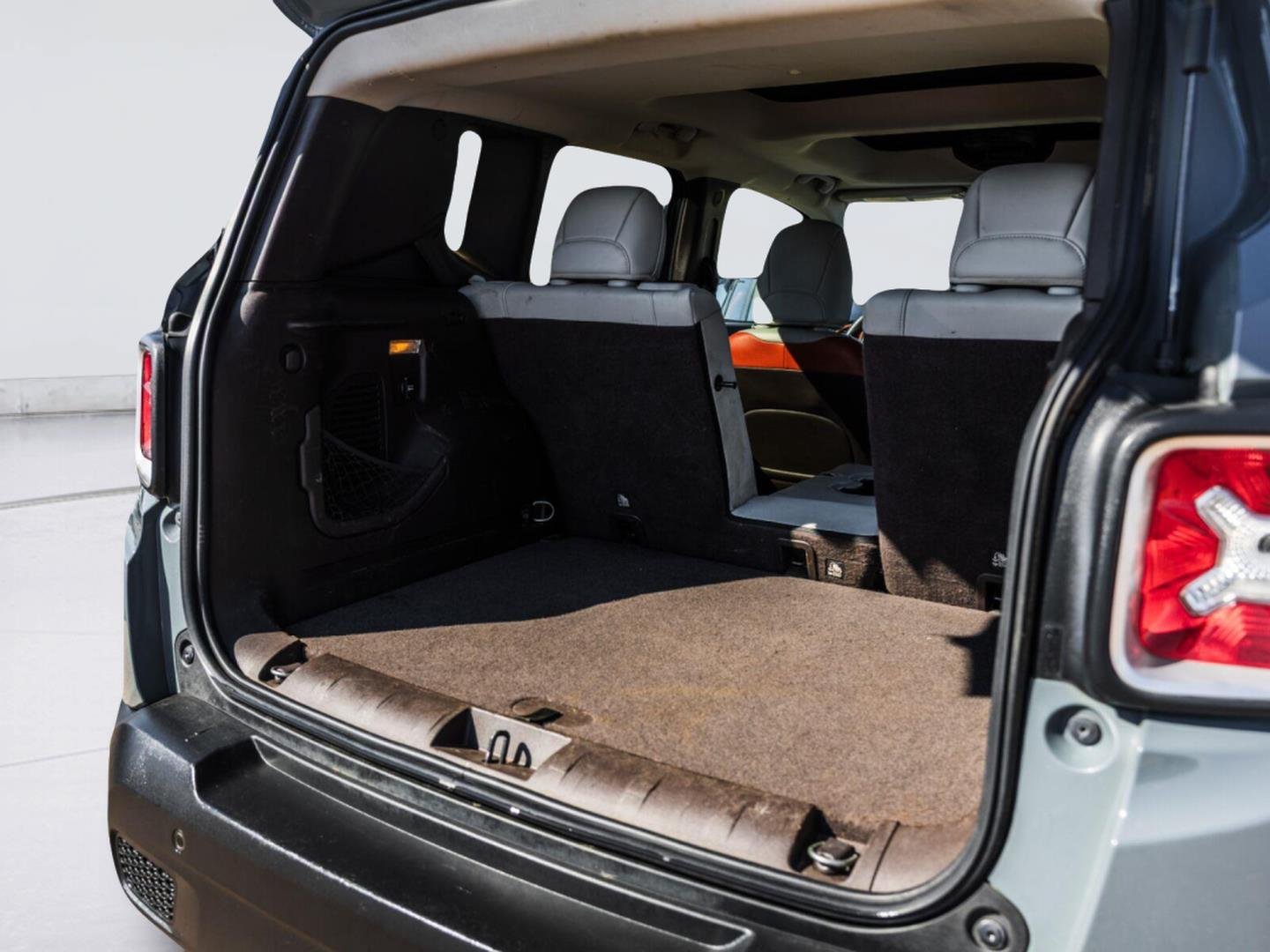 Used 2017 Jeep Renegade Limited FWD image 23