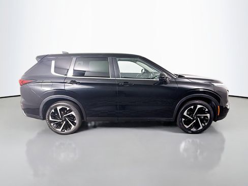 Used 2022 Mitsubishi Outlander SE image 11