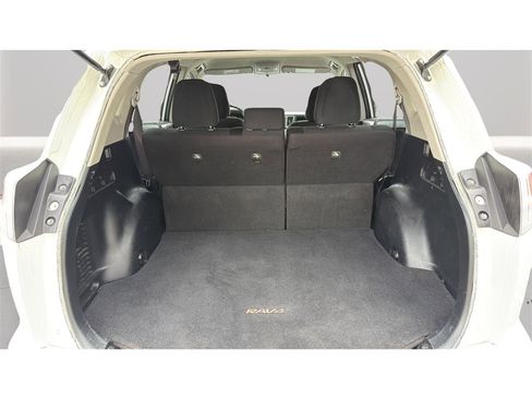 Used 2016 Toyota RAV4 LE AWD/4WD image 30