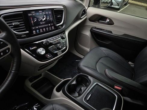 Used 2019 Chrysler Pacifica Touring-L Plus w/ Advanced Safetytec Group image 37