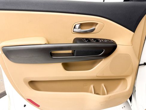 Used 2017 Kia Sedona LX FWD image 22