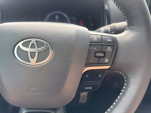 Used 2025 Toyota Camry SE AWD/4WD image 15