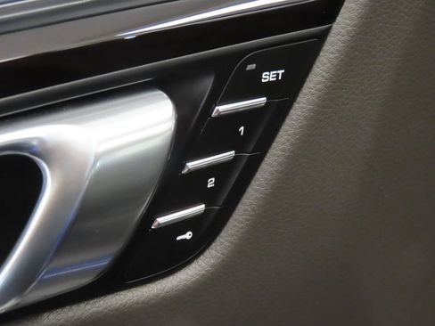 Certified 2024 Porsche Macan AWD/4WD image 35