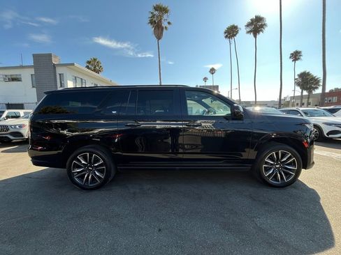 Used 2021 Cadillac Escalade ESV Sport Platinum AWD/4WD image 4