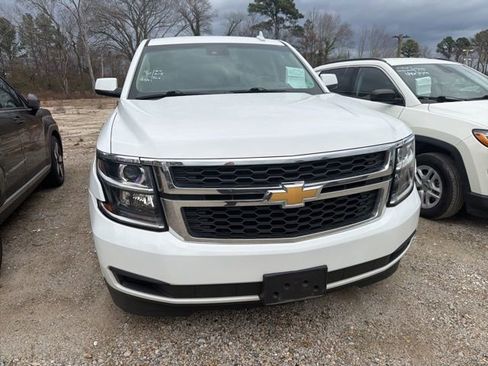Used 2017 Chevrolet Suburban LT image 4
