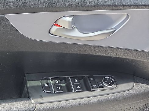 Used 2024 Kia Forte LXS w/ LXS Technology Package FWD image 13