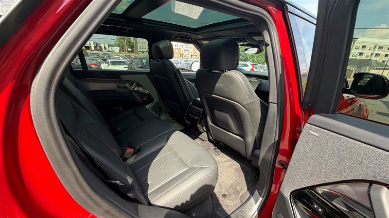 Used 2024 Land Rover Range Rover Sport SE AWD/4WD image 19