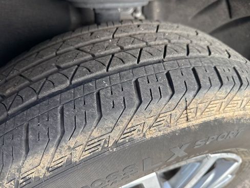 Used 2023 GMC Acadia SLT image 21