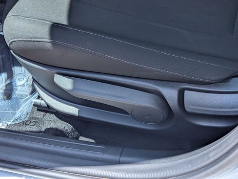 Used 2025 Hyundai Elantra SEL FWD image 21