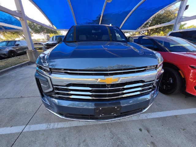 Used 2025 Chevrolet Suburban LT w/ Comfort Package AWD/4WD image 2