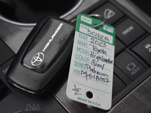 Used 2023 Toyota Highlander Platinum image 35