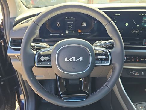 New 2026 Kia Carnival FWD image 28