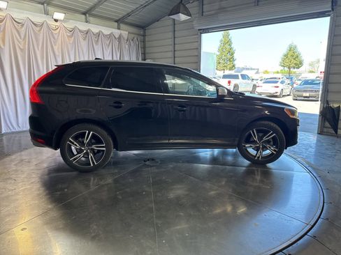Used 2017 Volvo XC60 T6 R-Design w/ Climate Package image 4