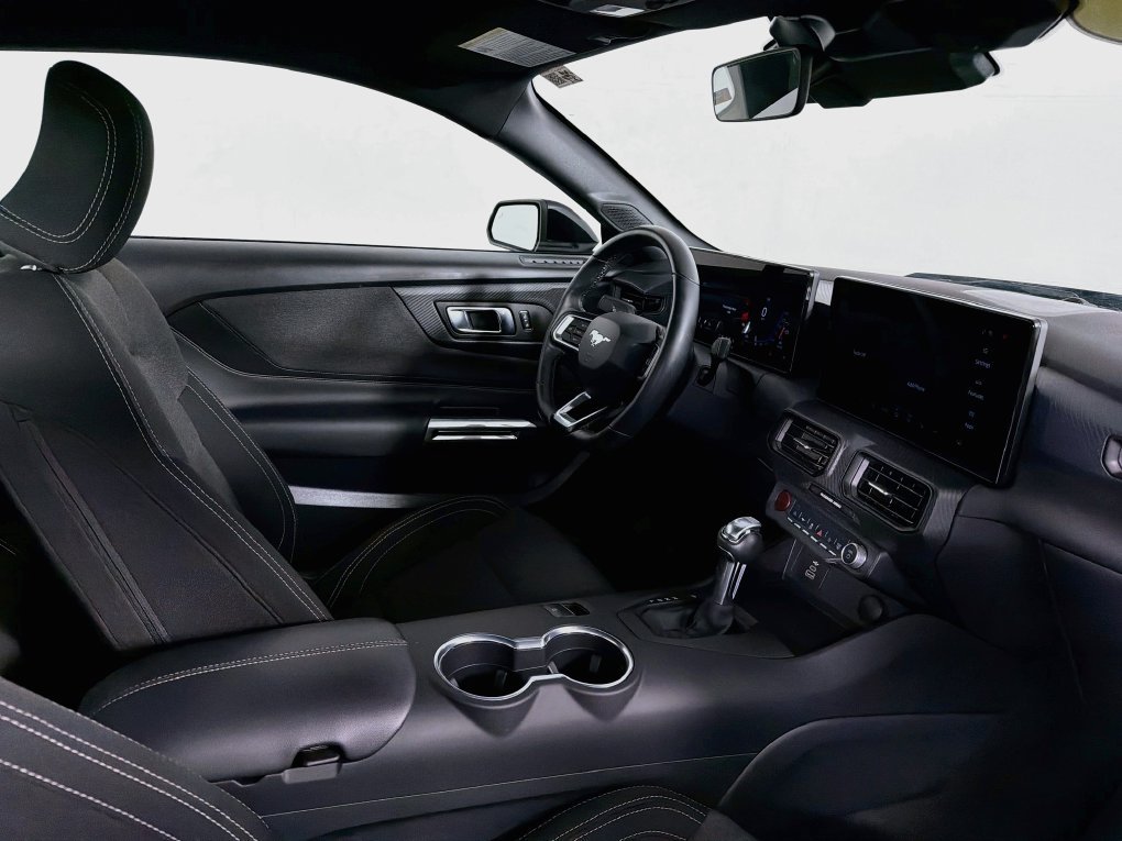 Used 2025 Ford Mustang Coupe RWD image 30
