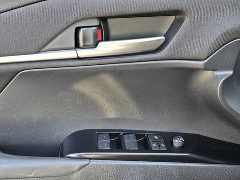 Used 2025 Toyota Camry LE image 27