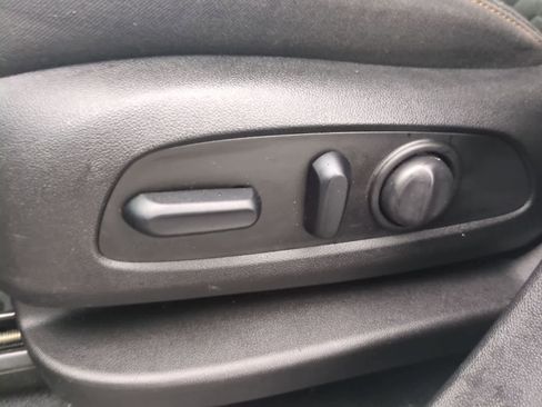 Used 2019 Chevrolet Equinox LT w/ Driver Convenience Package FWD image 16