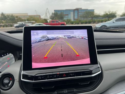 Used 2025 Jeep Compass Limited image 22