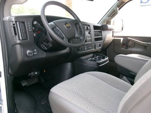 Used 2025 Chevrolet Express 3500 LT w/ LT Preferred Equipment Group RWD image 9