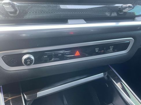 Used 2024 BMW X7 xDrive40i w/ M Sport Package AWD/4WD image 30