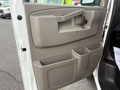 Used 2019 Chevrolet Express 3500 w/ Driver Convenience Package image 11