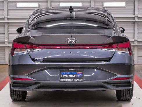Used 2022 Hyundai Elantra SEL w/ Cargo Package FWD image 7