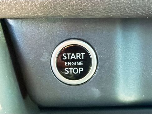 Used 2022 Nissan Rogue SV image 30