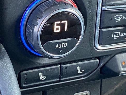 Used 2024 Chevrolet Suburban LT image 15