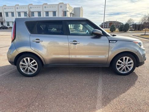 Used 2019 Kia Soul + image 4