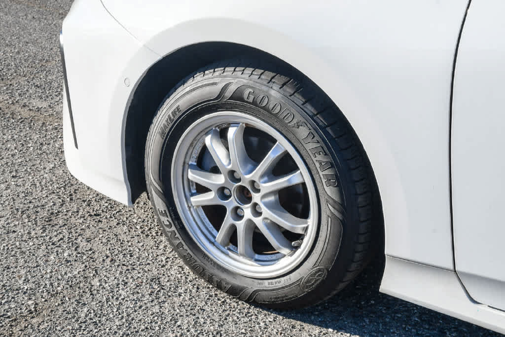 Used 2020 Toyota Prius LE FWD image 10
