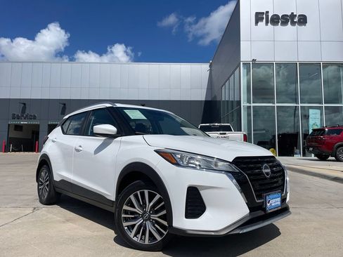 Certified 2024 Nissan Kicks SV FWD image 1