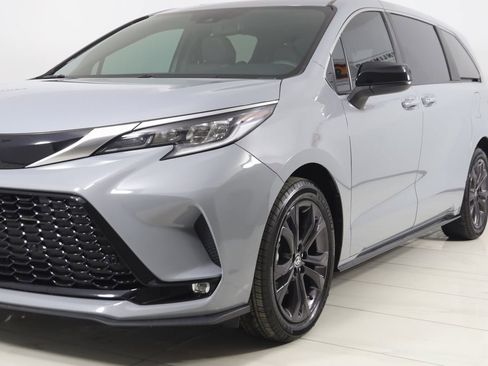 Used 2024 Toyota Sienna XSE image 56