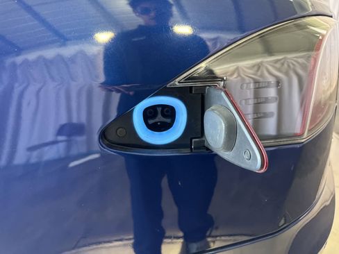 Used 2018 Tesla Model S 100D AWD/4WD image 11