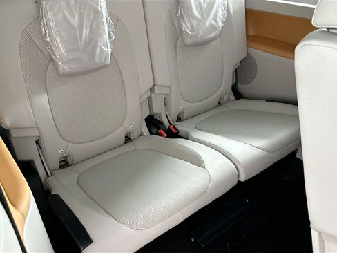 New 2025 Volkswagen ID. Buzz 1st Edition image 31