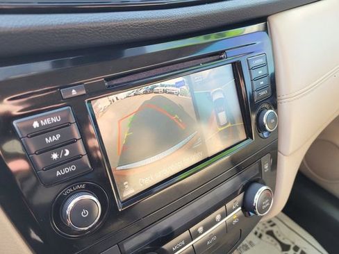 Used 2019 Nissan Rogue SL w/ Premium Package image 16