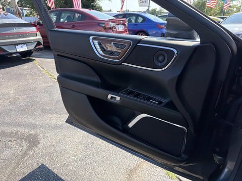 Used 2018 Lincoln Continental Reserve AWD/4WD image 34